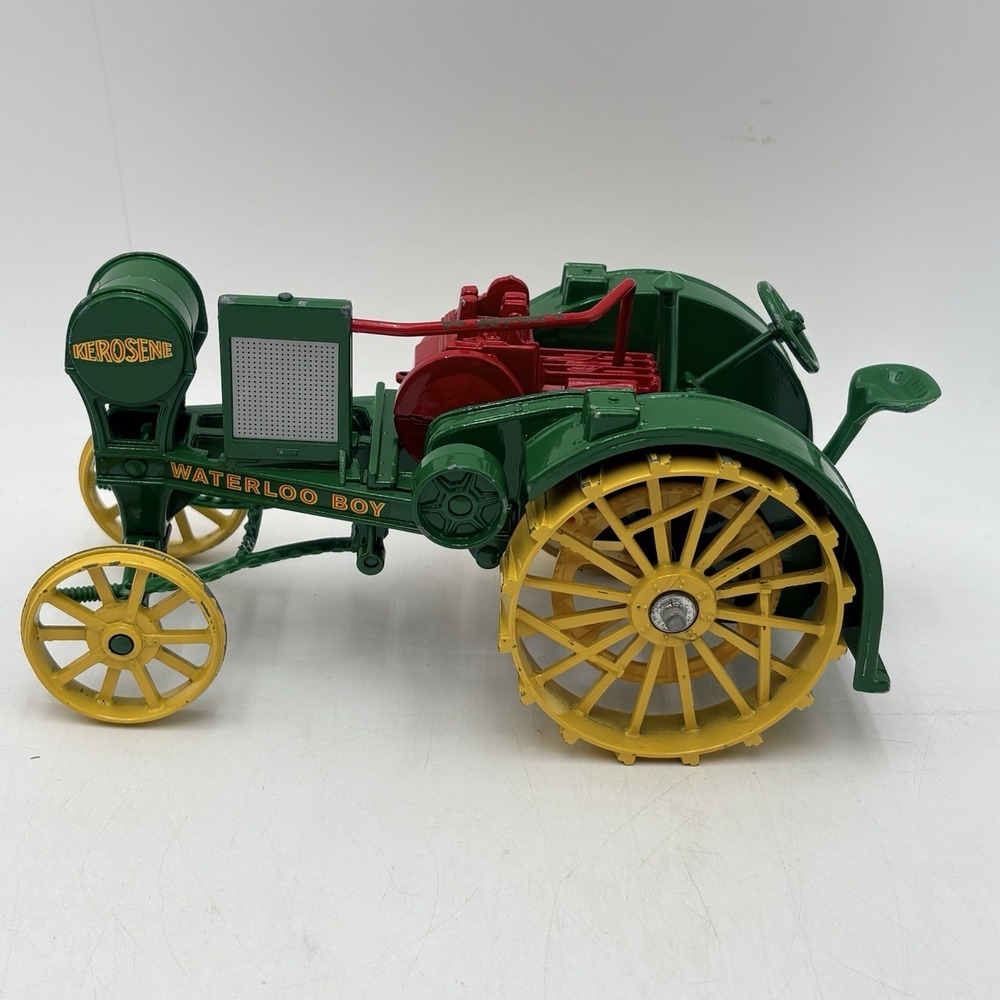 ERTL John Deere Waterloo‎ Boy Model "R"  1/16 559-8701 Tractor Diecast Farm